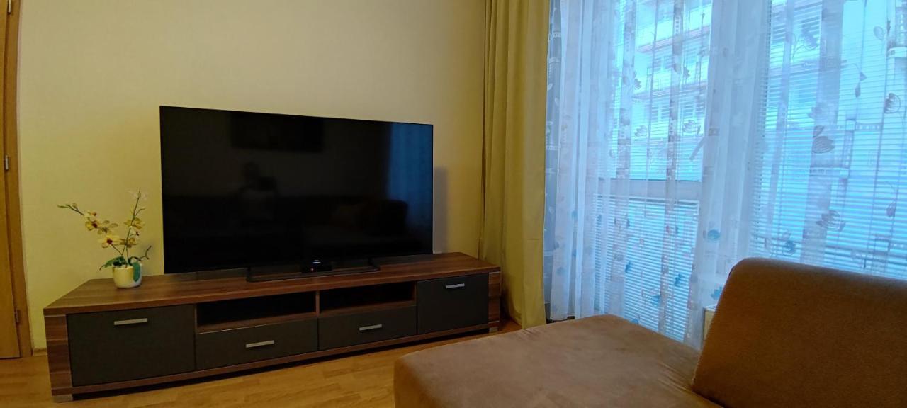 2 Izbovy Byt 60M2 V Centre Na Bakossovej, 24H Self Checkin Appartement Banská Bystrica Buitenkant foto