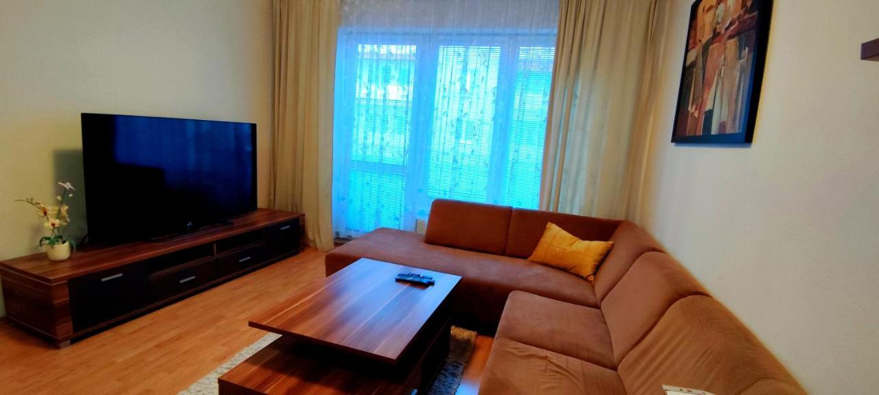 2 Izbovy Byt 60M2 V Centre Na Bakossovej, 24H Self Checkin Appartement Banská Bystrica Buitenkant foto