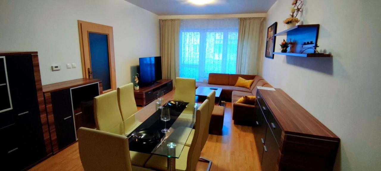 2 Izbovy Byt 60M2 V Centre Na Bakossovej, 24H Self Checkin Appartement Banská Bystrica Buitenkant foto