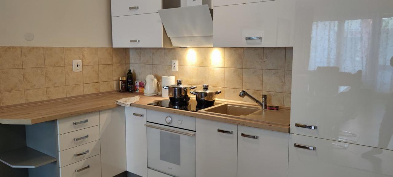 2 Izbovy Byt 60M2 V Centre Na Bakossovej, 24H Self Checkin Appartement Banská Bystrica Buitenkant foto